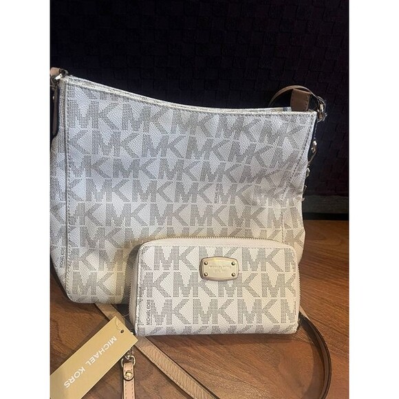 Michael kors bag and wallet set - Picture 1 of 5
